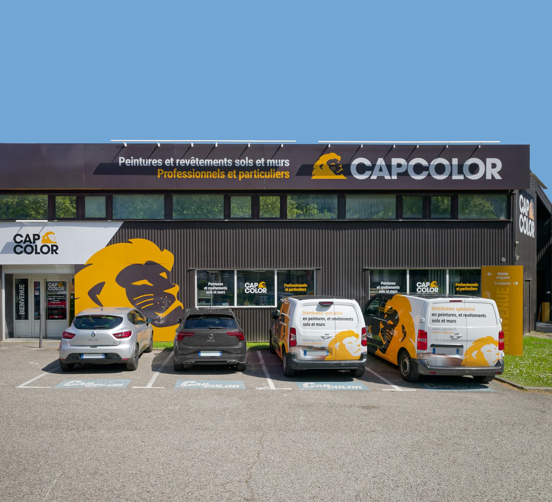 Façade du showroom Cap Color à Échirolles, spécialiste des revêtements muraux.