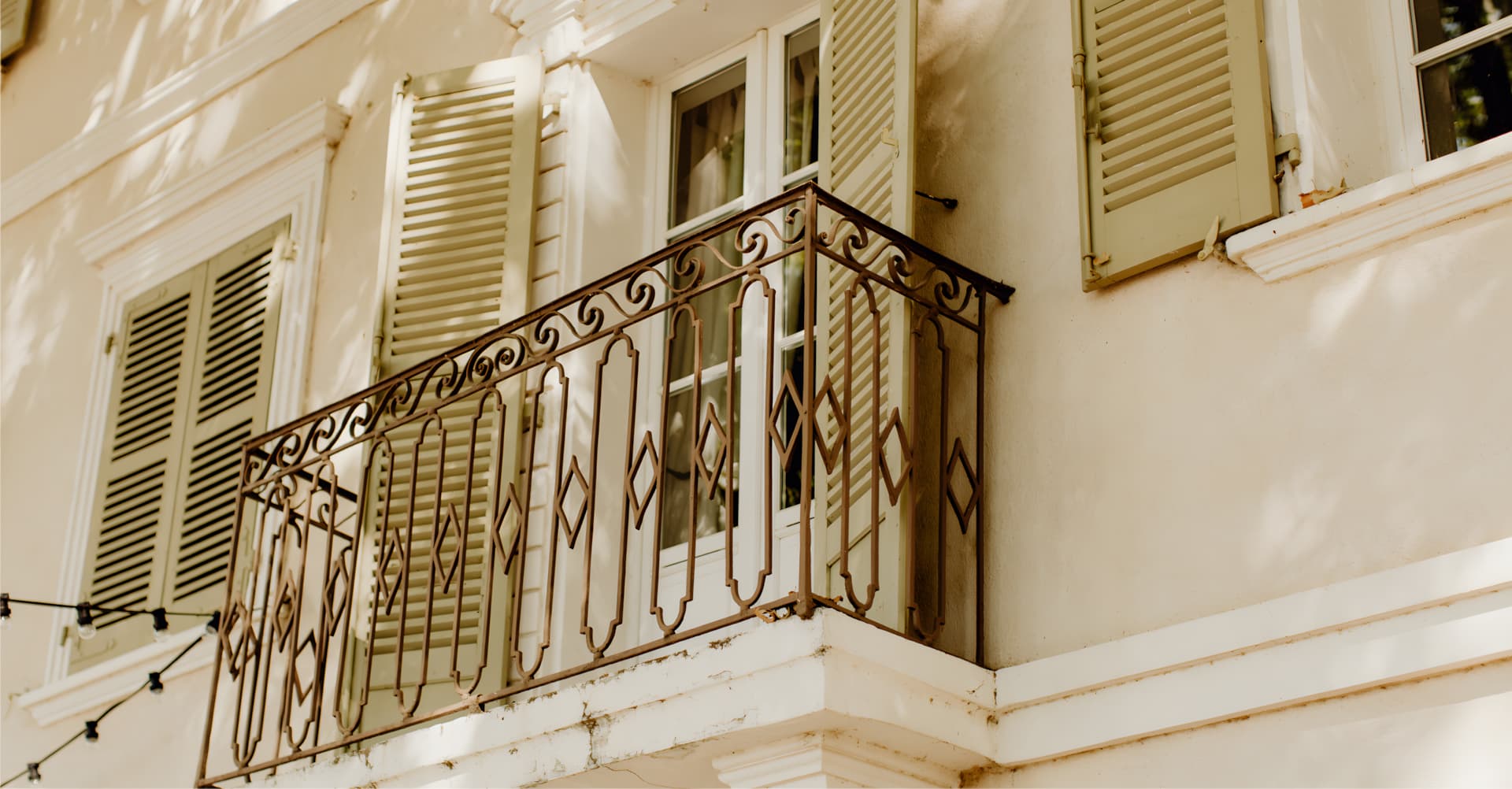 Produits de renovation et de protection extérieur pour le fer, pvc et bois.