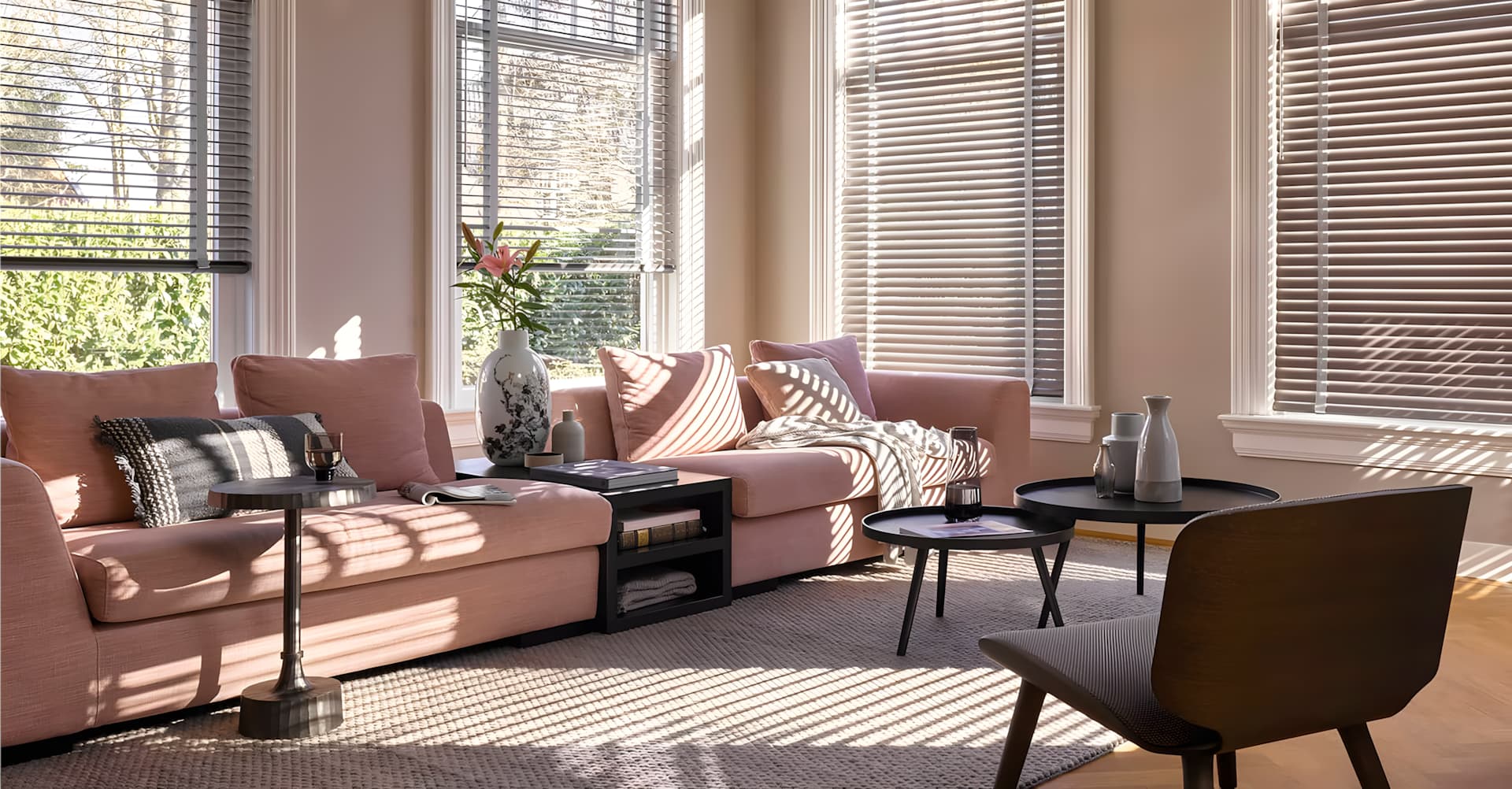 Stores intérieurs sur mesure dans une maison.
