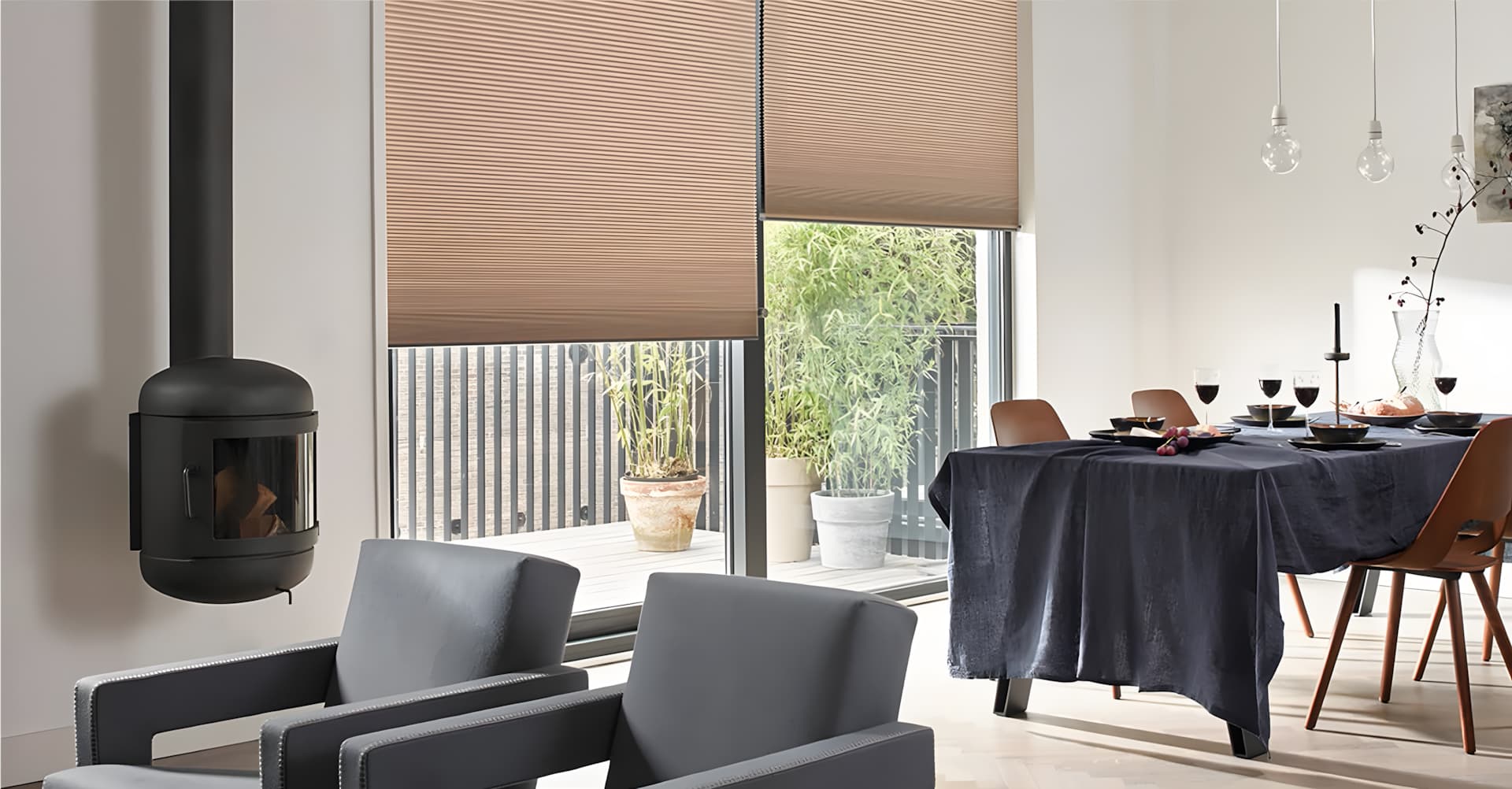 Des stores intérieurs de toutes les formes et sur mesure dans un salon.