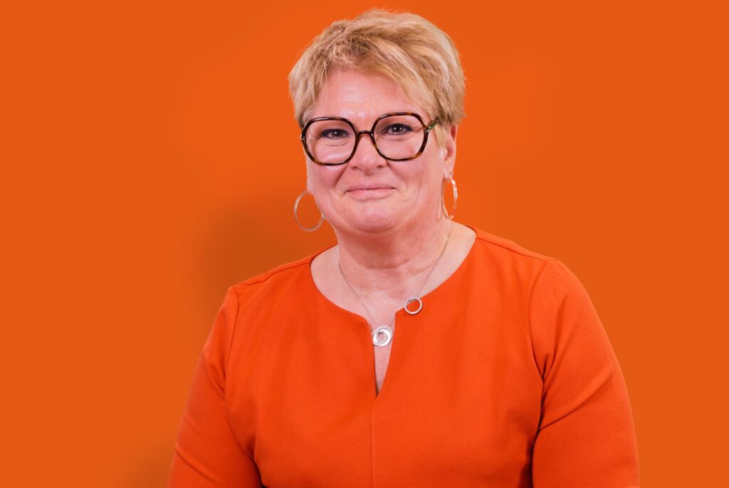 Portrait de Sylvie, conseillère en peinture chez Cap Color à Grenoble.